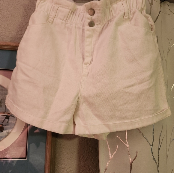 White shorts paperbag - Picture 2 of 4